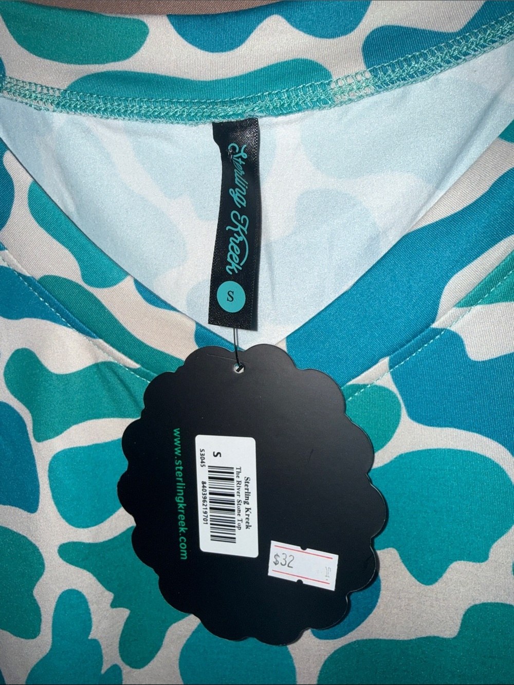 NWT Sterling Kreek River Stone Teal & White Short Sleeve VNeck Top Women’s Small - Picture 2 of 5